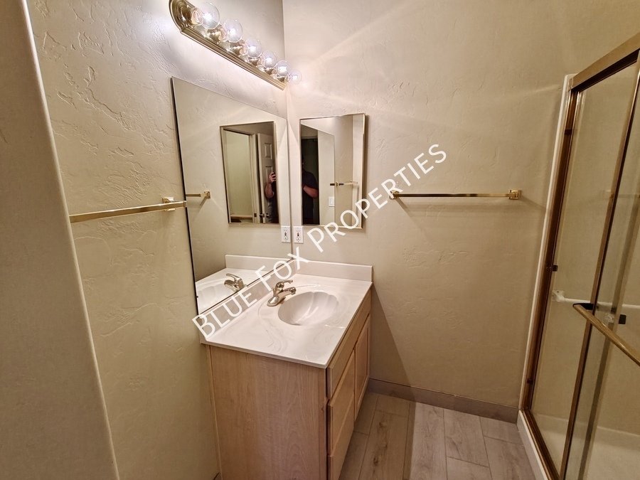 2353 W Via Di Silvio property image