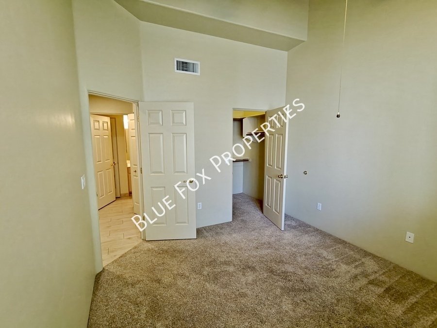 2353 W Via Di Silvio property image
