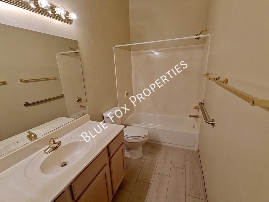 2353 W Via Di Silvio property image