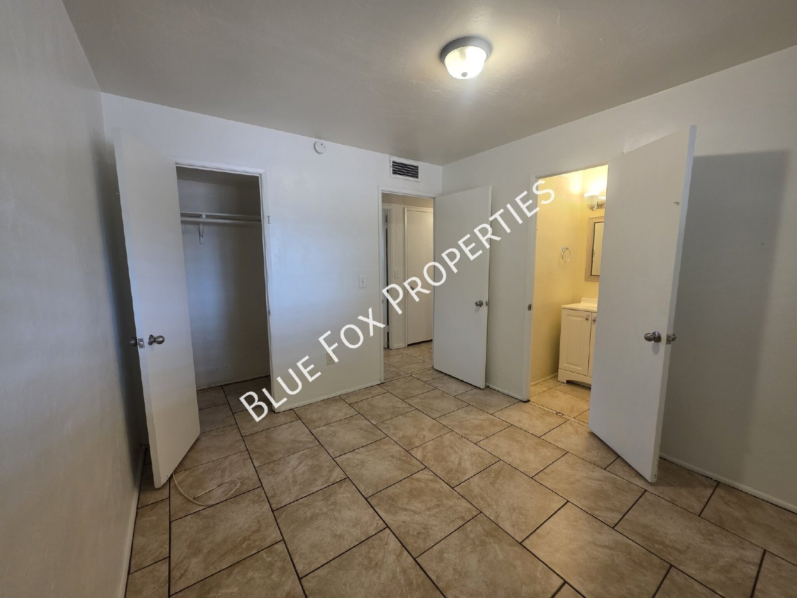 3807 E Dover Stravenue property image
