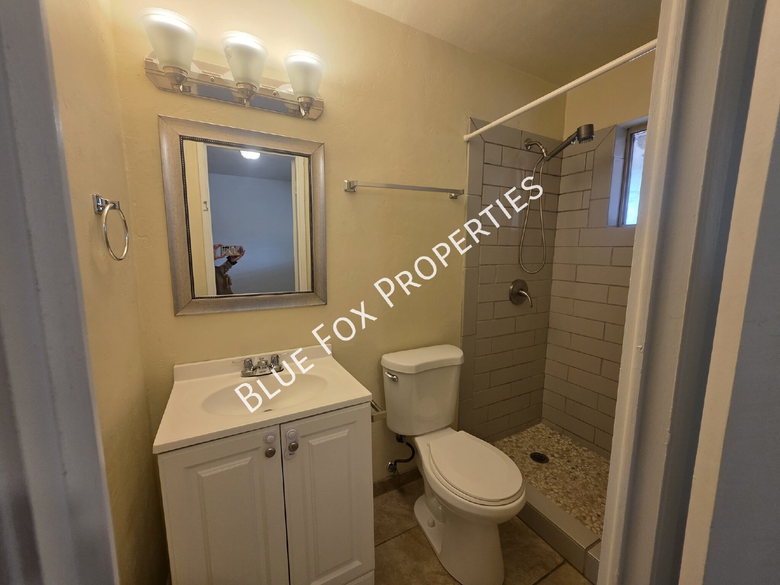 3807 E Dover Stravenue property image