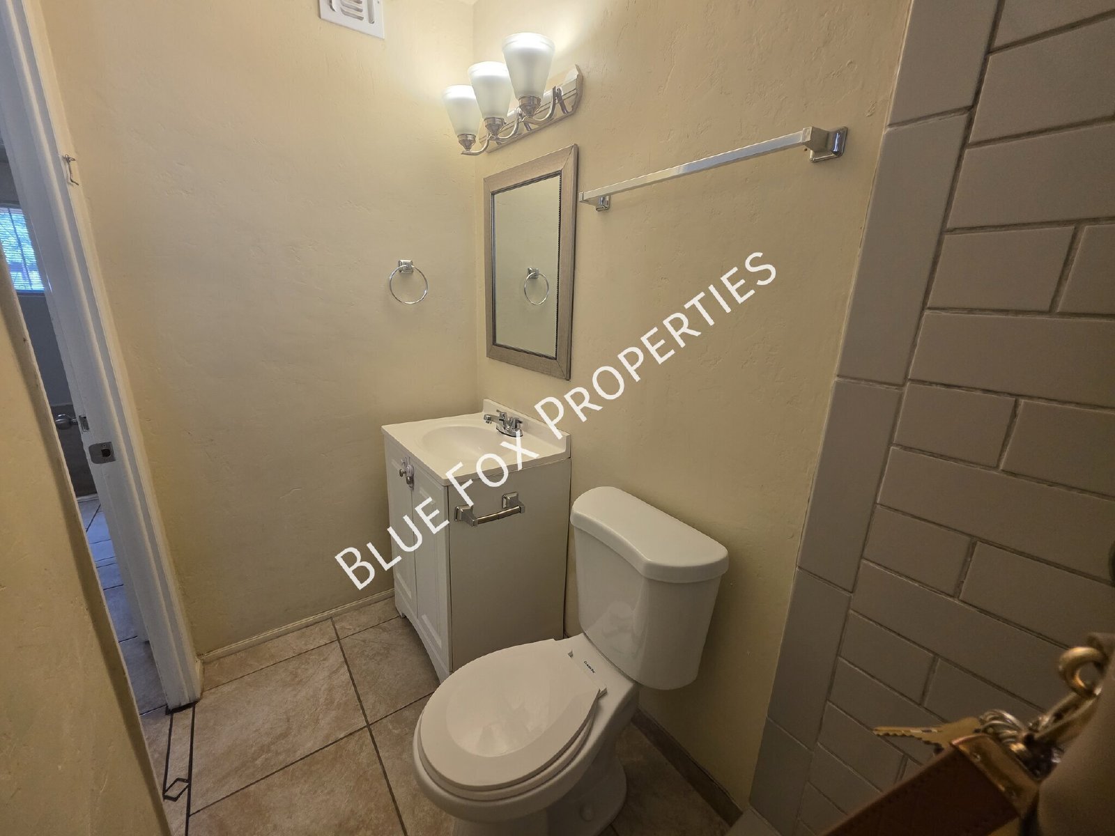 3807 E Dover Stravenue property image