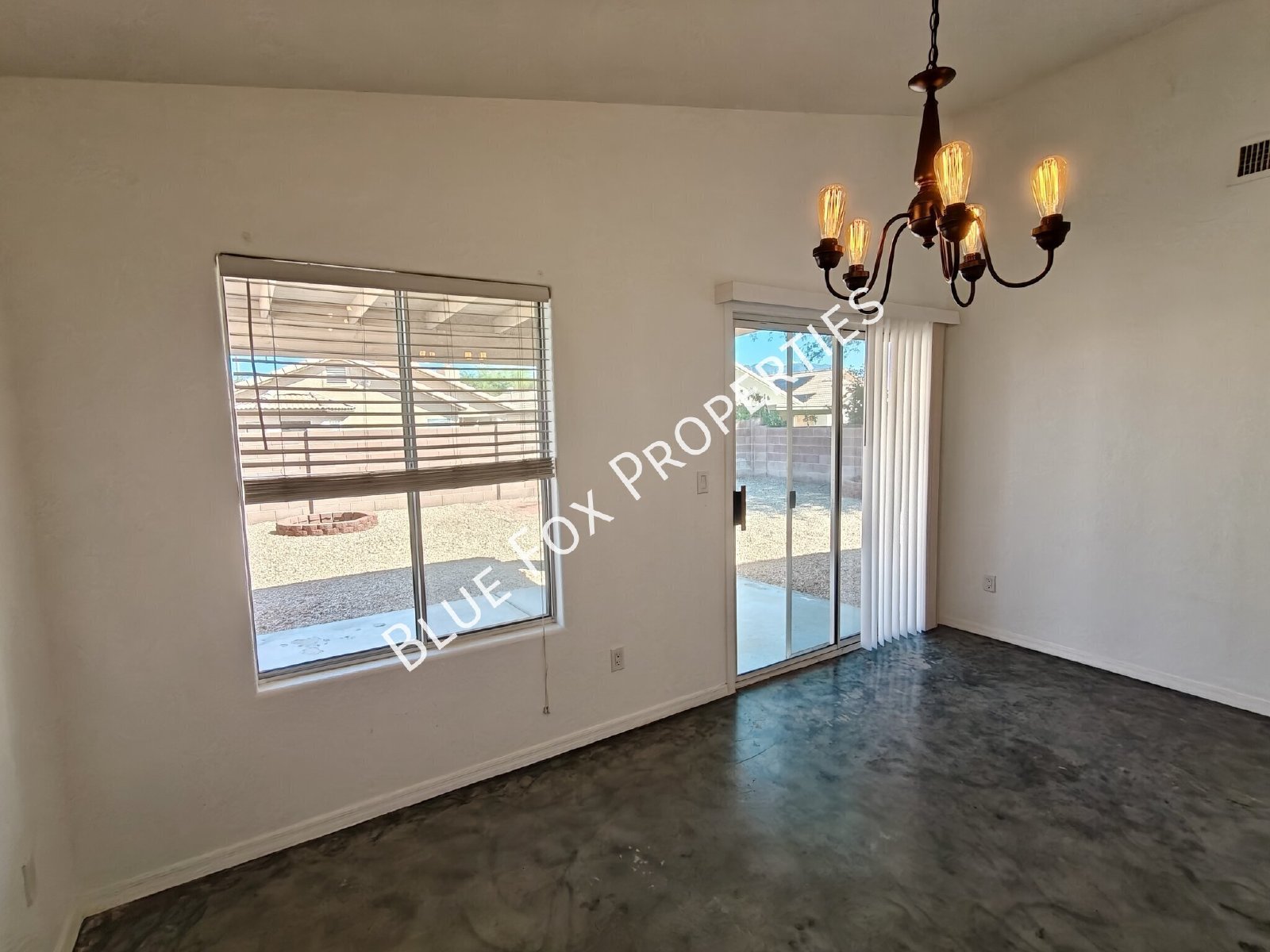 2302 W Silvergate Place property image