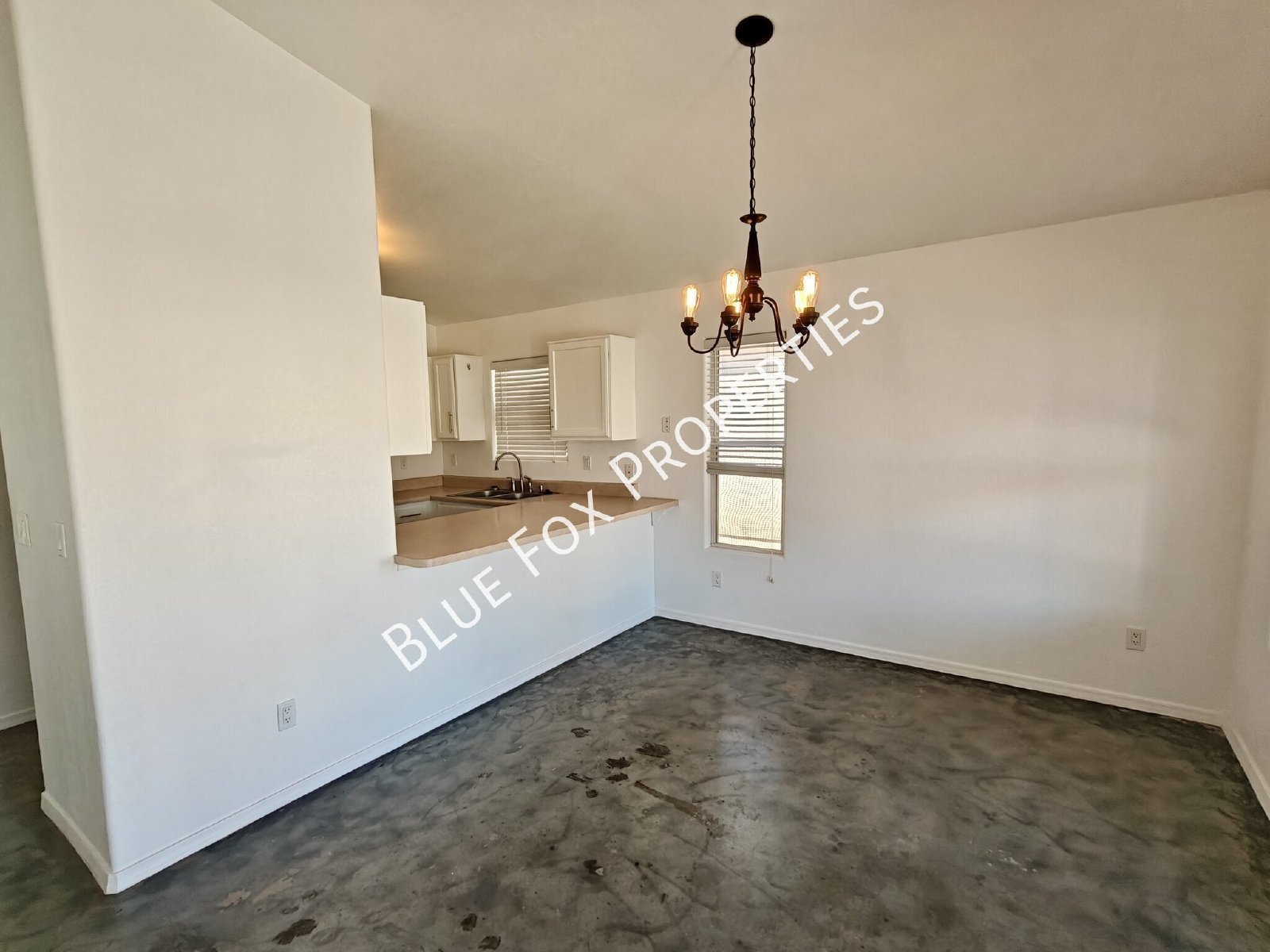 2302 W Silvergate Place property image