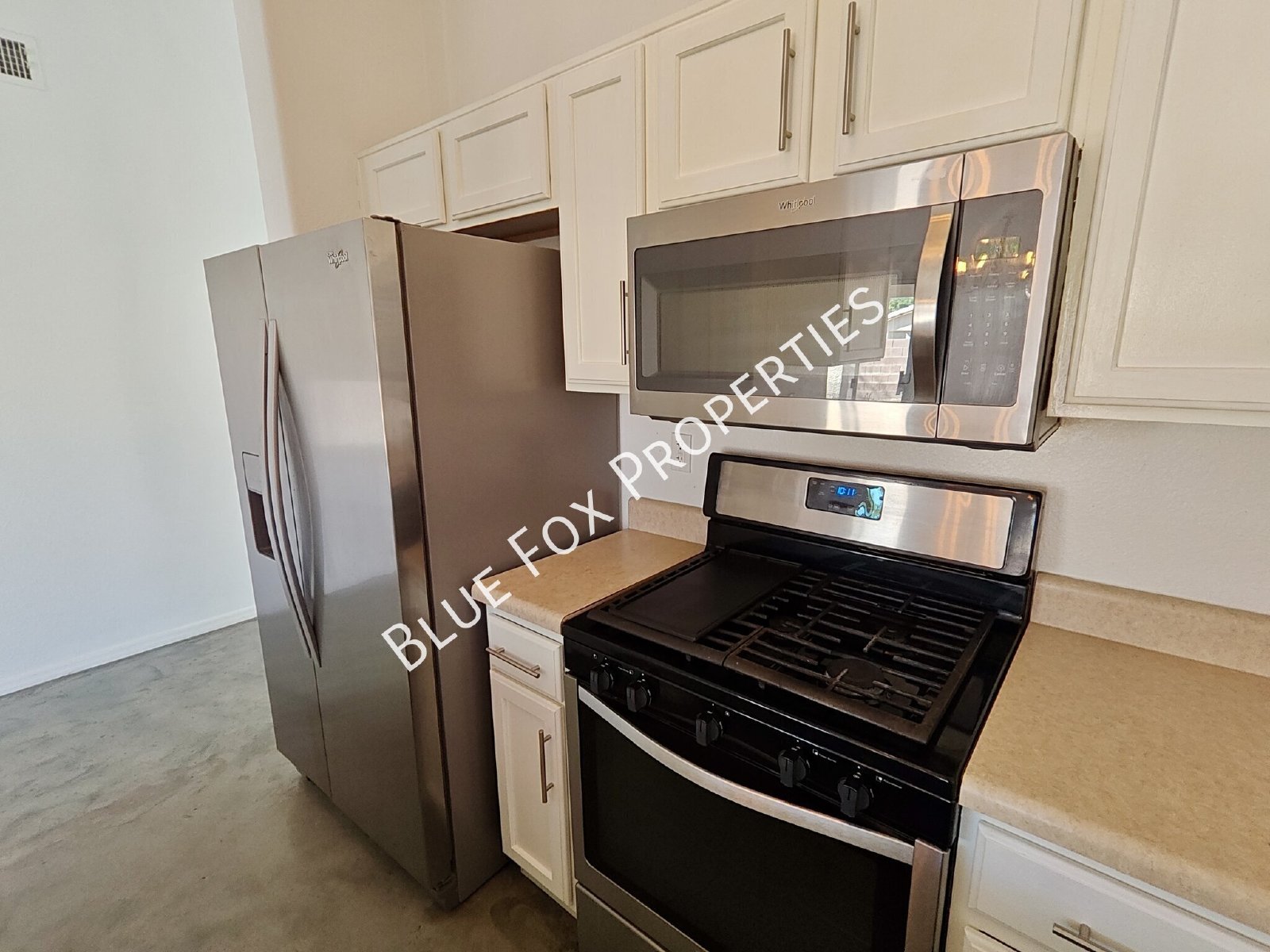2302 W Silvergate Place property image