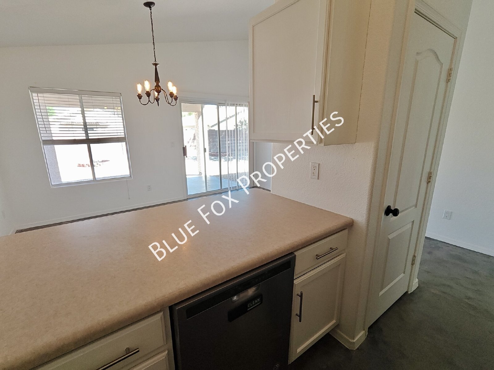 2302 W Silvergate Place property image