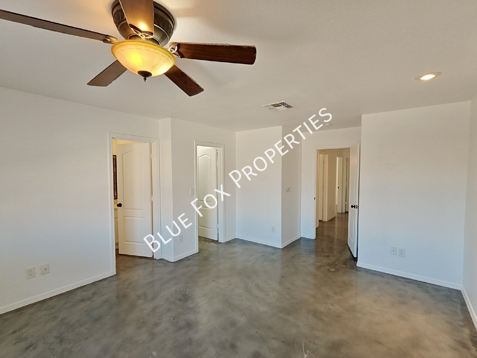 2302 W Silvergate Place property image