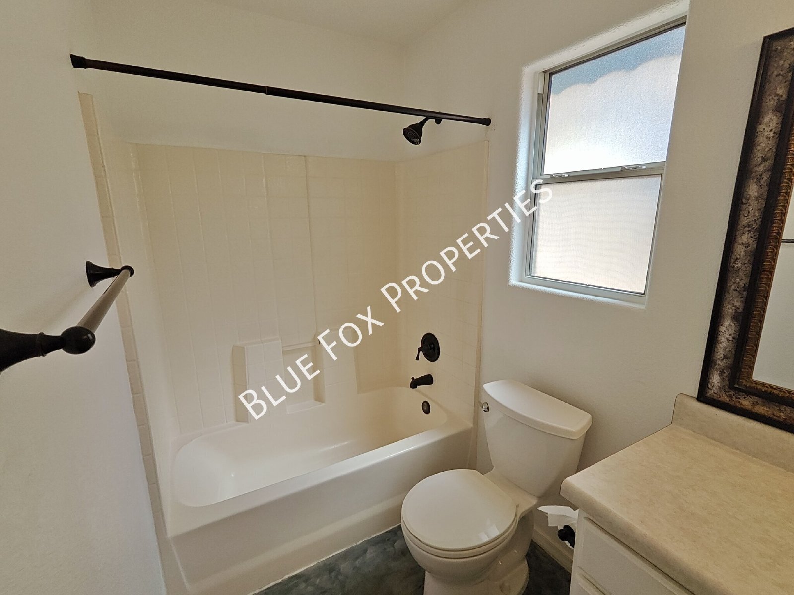 2302 W Silvergate Place property image