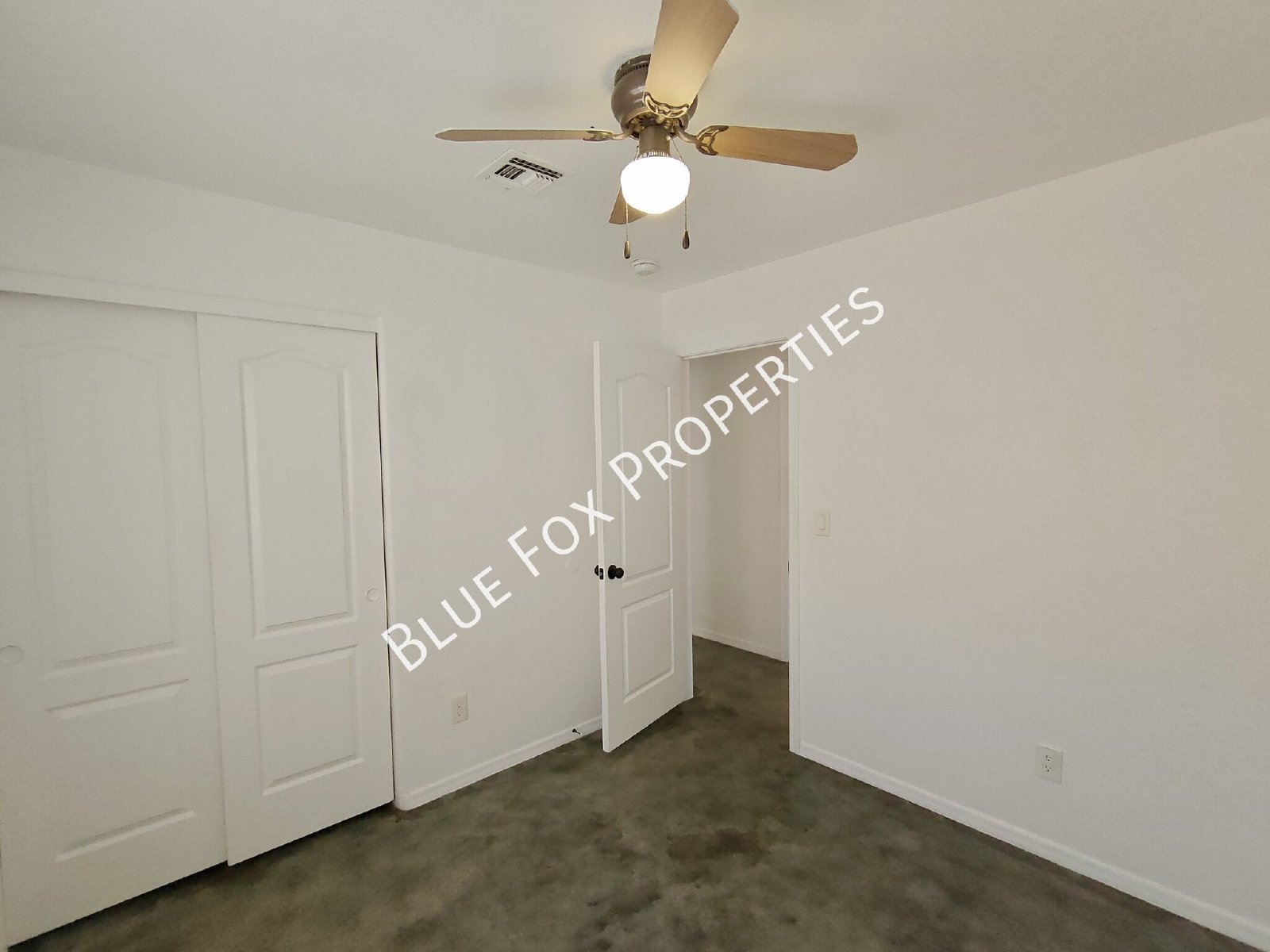 2302 W Silvergate Place property image