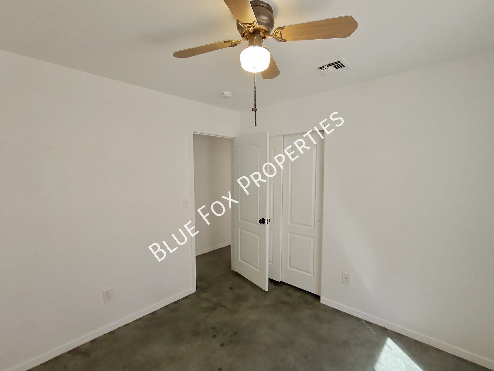 2302 W Silvergate Place property image